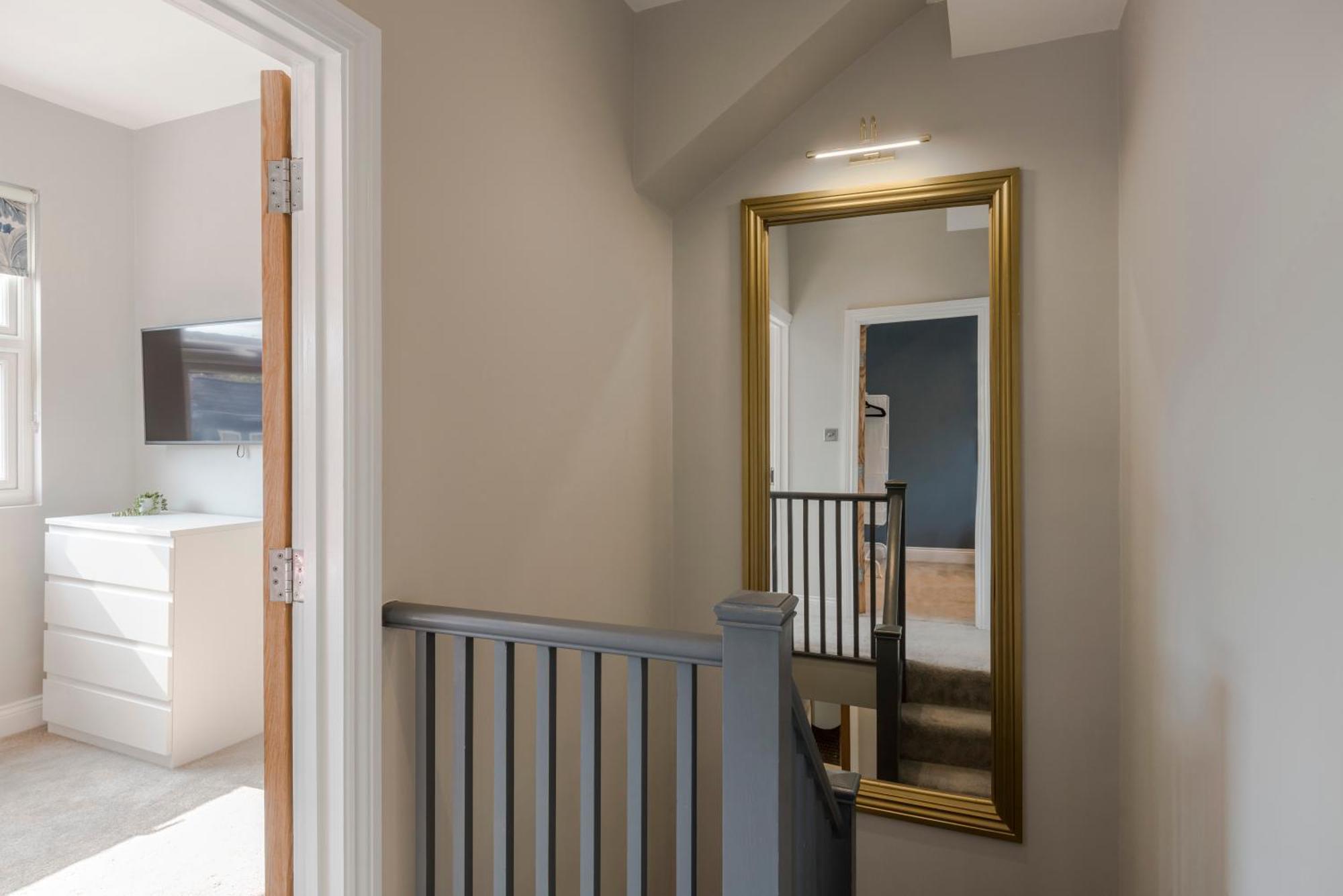 Stunning 3 Bed Duplex Apartment In The Heart Of West Hampstead Лондон Екстериор снимка