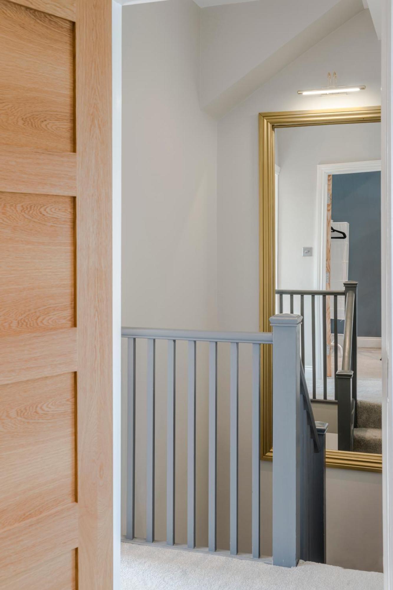 Stunning 3 Bed Duplex Apartment In The Heart Of West Hampstead Лондон Екстериор снимка
