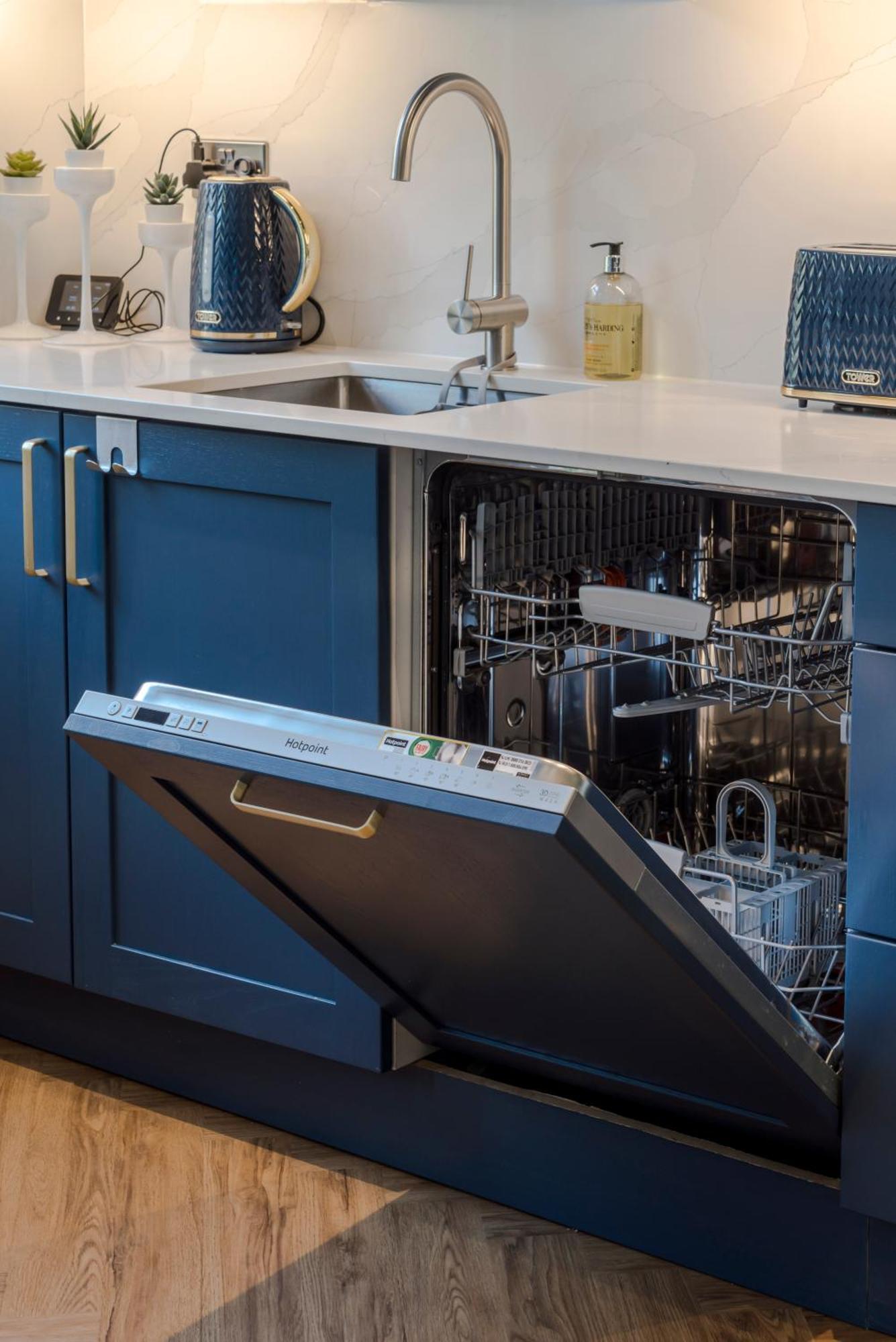 Stunning 3 Bed Duplex Apartment In The Heart Of West Hampstead Лондон Екстериор снимка