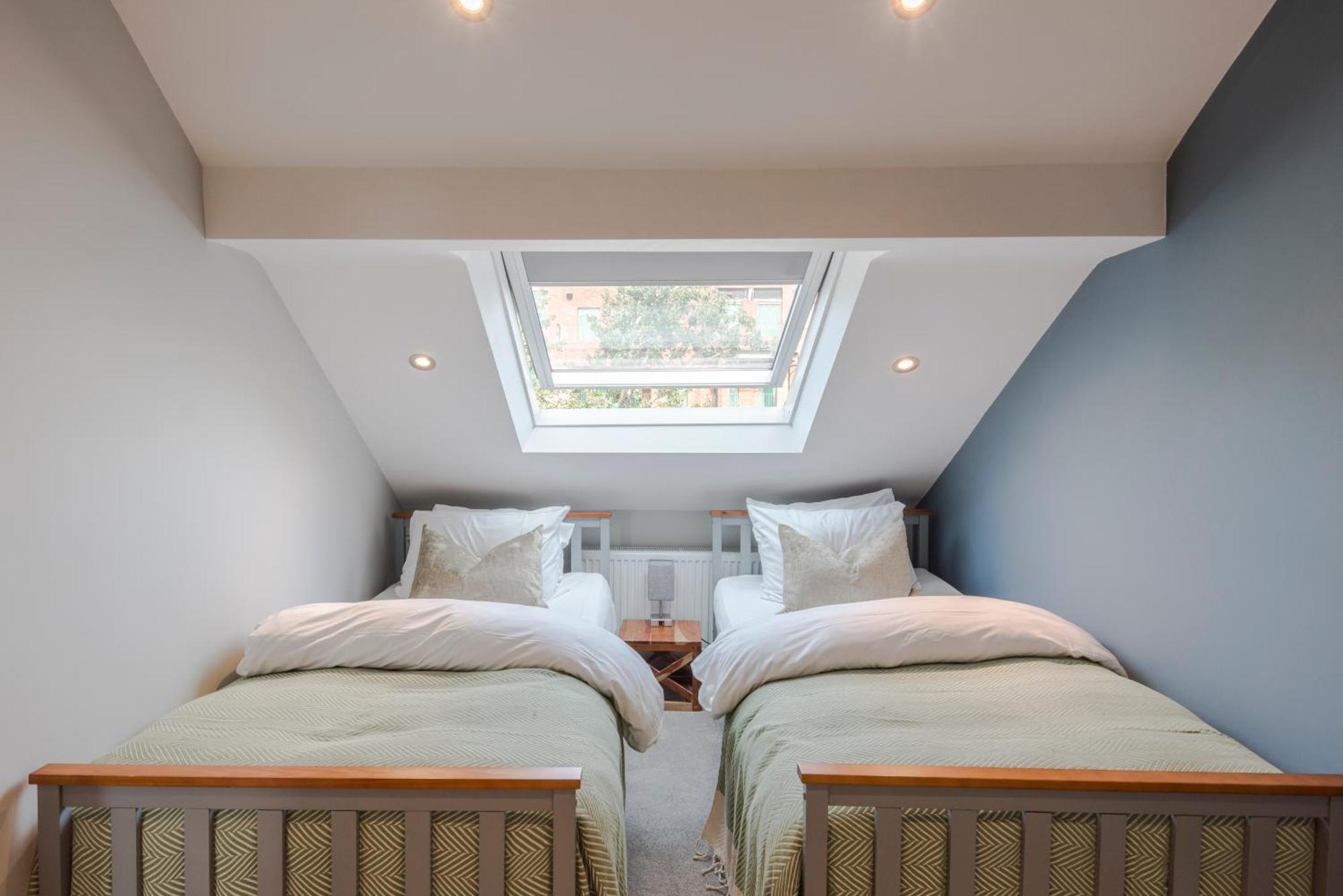 Stunning 3 Bed Duplex Apartment In The Heart Of West Hampstead Лондон Екстериор снимка