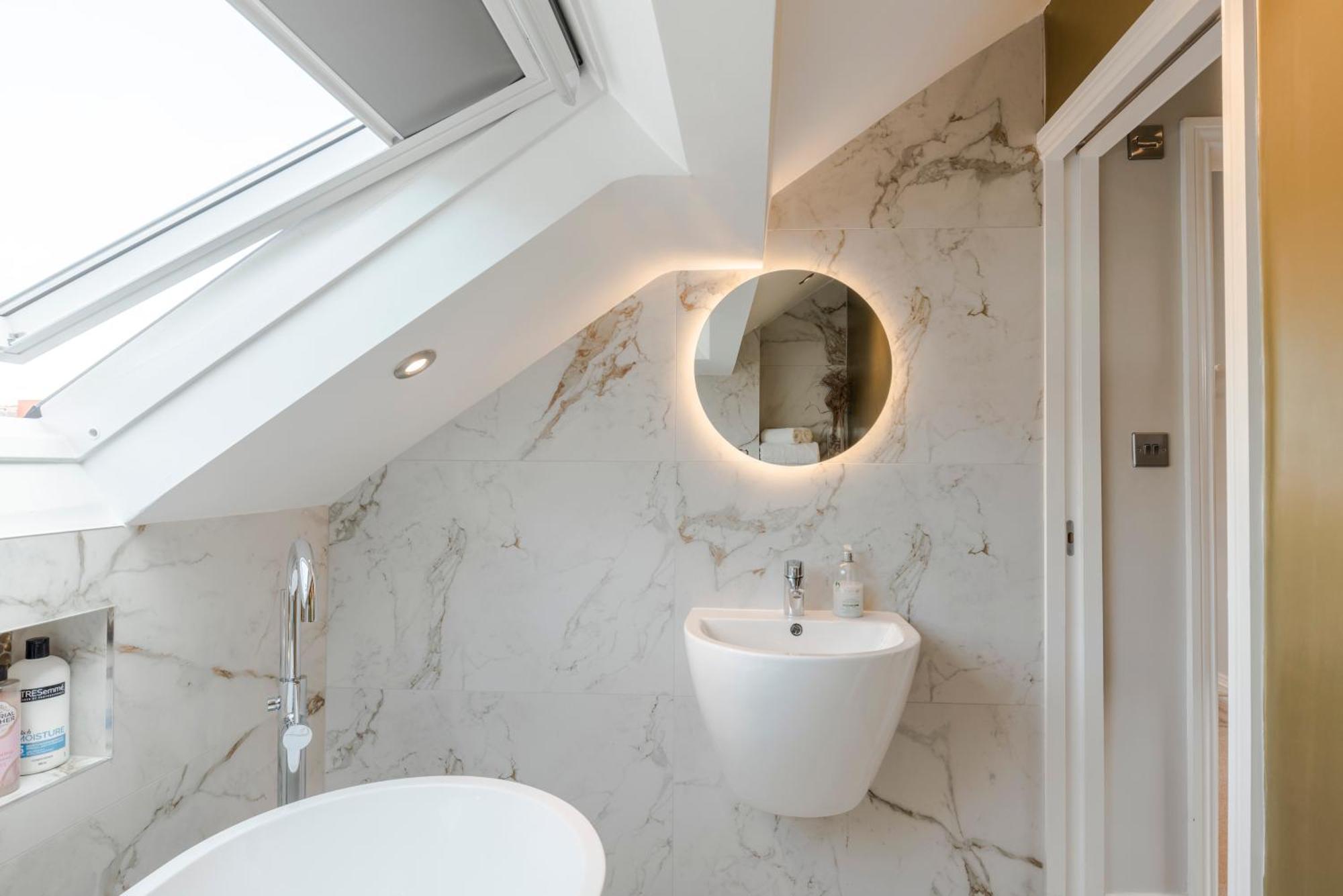 Stunning 3 Bed Duplex Apartment In The Heart Of West Hampstead Лондон Екстериор снимка