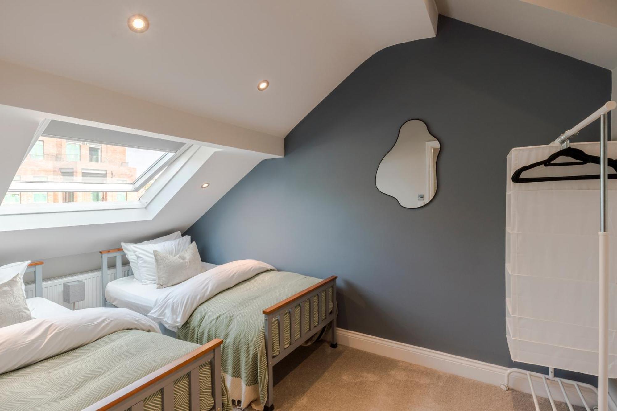 Stunning 3 Bed Duplex Apartment In The Heart Of West Hampstead Лондон Екстериор снимка
