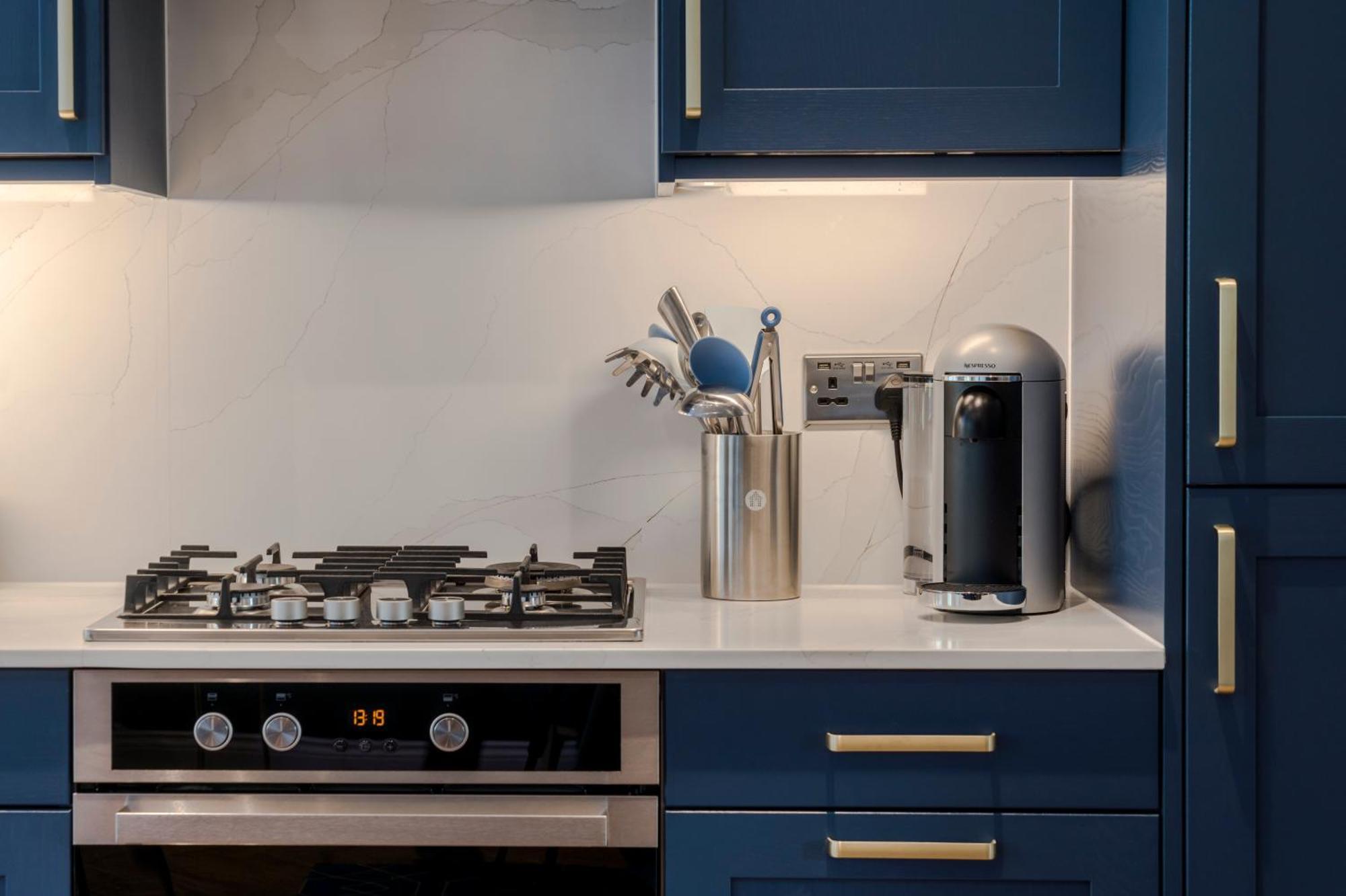 Stunning 3 Bed Duplex Apartment In The Heart Of West Hampstead Лондон Екстериор снимка